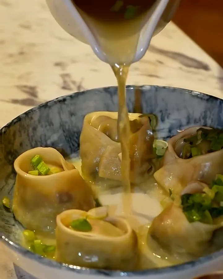 Momos